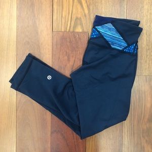 Lululemon Wunder Under Crop size 4 navy/print
